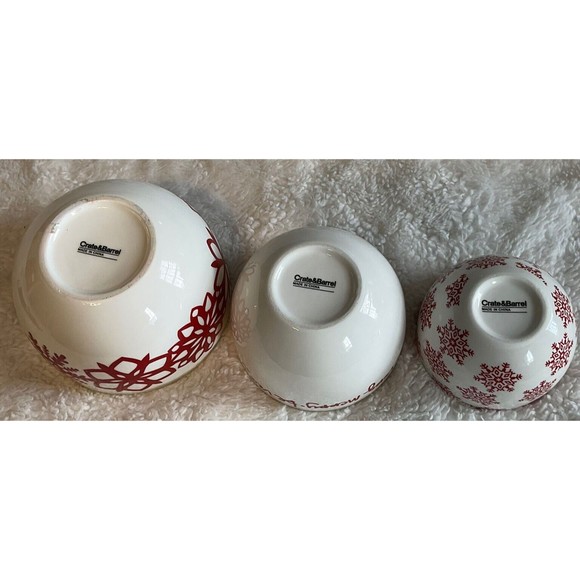 Crate & Barrel Nesting Bowls Red White Christmas Sayings/Snowflake Set of 3 EUC - Picture 5 of 6